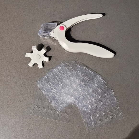 1100 fake nails with press-on glue and fake nail clippers - Picture 11 of 12